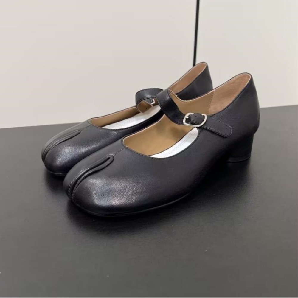 Maison Margiela Black Heeled Mary Jane Shoes with Strap